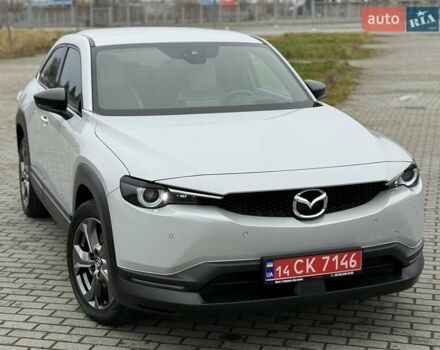 Белый Мазда MX-30, объемом двигателя 0 л и пробегом 27 тыс. км за 14900 $, фото 2 на Automoto.ua