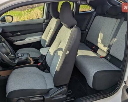 Белый Мазда MX-30, объемом двигателя 0 л и пробегом 105 тыс. км за 13800 $, фото 68 на Automoto.ua