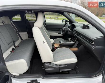 Белый Мазда MX-30, объемом двигателя 0 л и пробегом 27 тыс. км за 14900 $, фото 36 на Automoto.ua