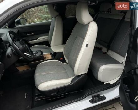 Белый Мазда MX-30, объемом двигателя 0 л и пробегом 69 тыс. км за 14100 $, фото 13 на Automoto.ua