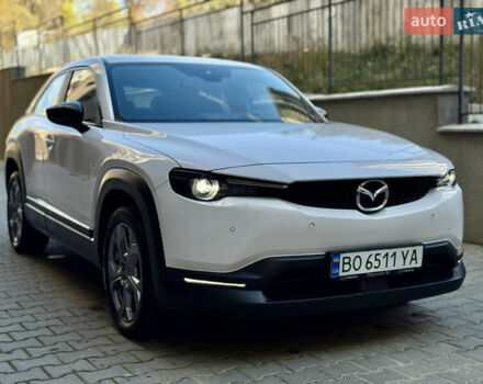 Белый Мазда MX-30, объемом двигателя 0 л и пробегом 64 тыс. км за 14000 $, фото 2 на Automoto.ua