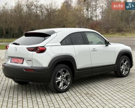 Белый Мазда MX-30, объемом двигателя 0 л и пробегом 27 тыс. км за 14900 $, фото 9 на Automoto.ua