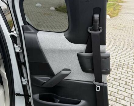 Белый Мазда MX-30, объемом двигателя 0 л и пробегом 27 тыс. км за 14900 $, фото 35 на Automoto.ua