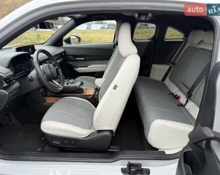 Белый Мазда MX-30, объемом двигателя 0 л и пробегом 27 тыс. км за 14900 $, фото 28 на Automoto.ua