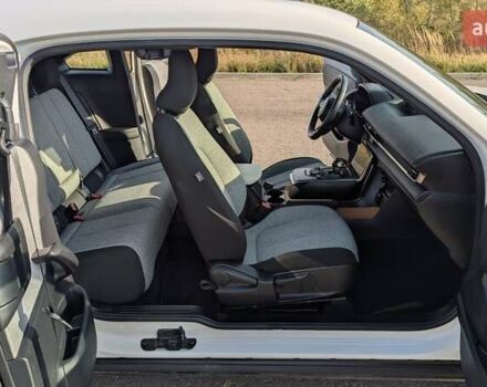 Белый Мазда MX-30, объемом двигателя 0 л и пробегом 105 тыс. км за 13800 $, фото 37 на Automoto.ua