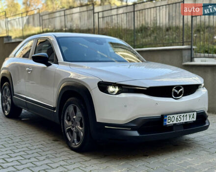 Белый Мазда MX-30, объемом двигателя 0 л и пробегом 64 тыс. км за 14000 $, фото 1 на Automoto.ua