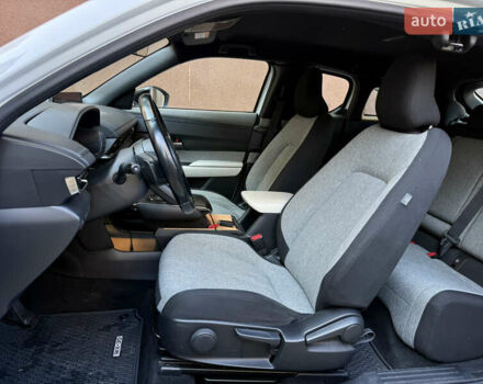 Белый Мазда MX-30, объемом двигателя 0 л и пробегом 64 тыс. км за 14000 $, фото 40 на Automoto.ua