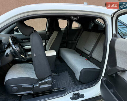 Белый Мазда MX-30, объемом двигателя 0 л и пробегом 64 тыс. км за 14000 $, фото 41 на Automoto.ua