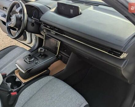 Белый Мазда MX-30, объемом двигателя 0 л и пробегом 105 тыс. км за 13800 $, фото 59 на Automoto.ua