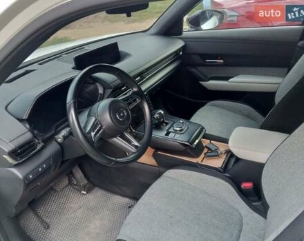 Білий Мазда MX-30, об'ємом двигуна 0 л та пробігом 115 тис. км за 9800 $, фото 7 на Automoto.ua
