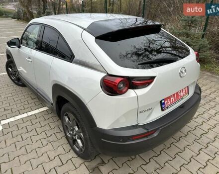 Белый Мазда MX-30, объемом двигателя 0 л и пробегом 69 тыс. км за 14100 $, фото 9 на Automoto.ua