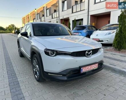 Белый Мазда MX-30, объемом двигателя 0 л и пробегом 68 тыс. км за 14000 $, фото 4 на Automoto.ua