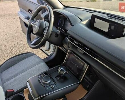 Белый Мазда MX-30, объемом двигателя 0 л и пробегом 105 тыс. км за 13800 $, фото 43 на Automoto.ua