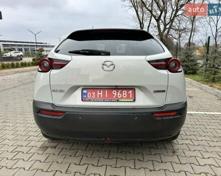 Белый Мазда MX-30, объемом двигателя 0 л и пробегом 69 тыс. км за 14100 $, фото 6 на Automoto.ua