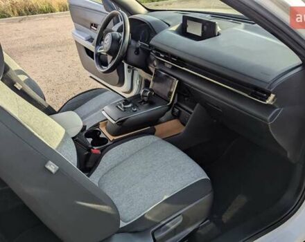 Белый Мазда MX-30, объемом двигателя 0 л и пробегом 105 тыс. км за 13800 $, фото 50 на Automoto.ua