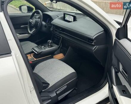 Білий Мазда MX-30, об'ємом двигуна 0 л та пробігом 90 тис. км за 14900 $, фото 9 на Automoto.ua