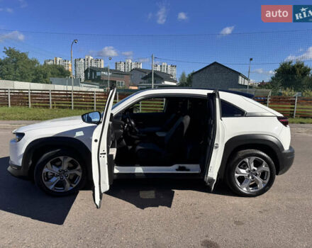 Мазда MX-30 2021 в Киеве на Automoto.ua Белый Мазда MX-30, объемом двигателя 0 л и пробегом 24 тыс. км за 15500 $, фото 12 на Automoto.ua