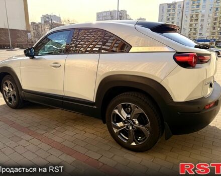 Белый Мазда MX-30, объемом двигателя 0 л и пробегом 39 тыс. км за 15900 $, фото 4 на Automoto.ua