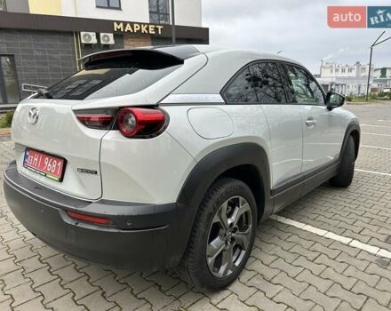 Белый Мазда MX-30, объемом двигателя 0 л и пробегом 69 тыс. км за 14100 $, фото 4 на Automoto.ua