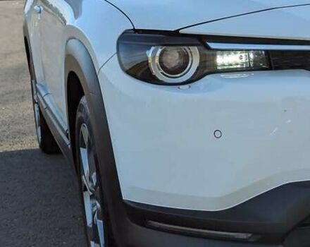 Белый Мазда MX-30, объемом двигателя 0 л и пробегом 105 тыс. км за 13800 $, фото 1 на Automoto.ua