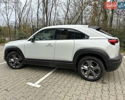 Белый Мазда MX-30, объемом двигателя 0 л и пробегом 69 тыс. км за 14100 $, фото 10 на Automoto.ua