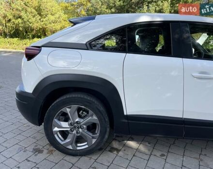 Белый Мазда MX-30, объемом двигателя 0 л и пробегом 26 тыс. км за 14400 $, фото 12 на Automoto.ua