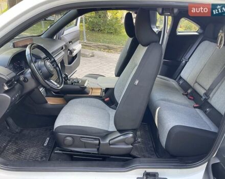 Белый Мазда MX-30, объемом двигателя 0 л и пробегом 26 тыс. км за 14400 $, фото 46 на Automoto.ua