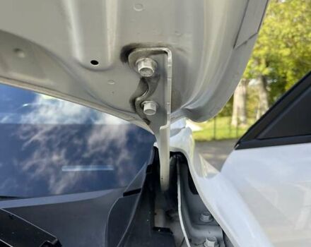 Белый Мазда MX-30, объемом двигателя 0 л и пробегом 26 тыс. км за 14400 $, фото 67 на Automoto.ua