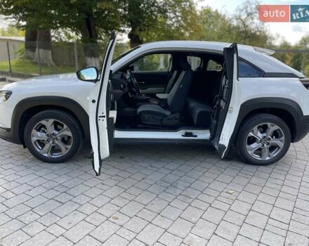 Белый Мазда MX-30, объемом двигателя 0 л и пробегом 26 тыс. км за 14400 $, фото 30 на Automoto.ua