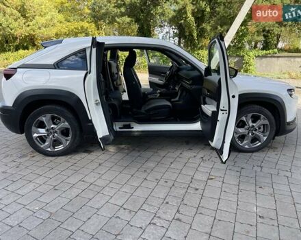 Белый Мазда MX-30, объемом двигателя 0 л и пробегом 26 тыс. км за 14400 $, фото 31 на Automoto.ua