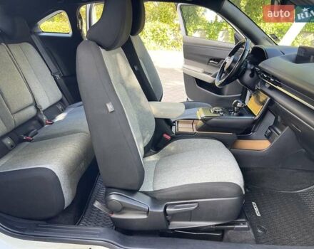 Белый Мазда MX-30, объемом двигателя 0 л и пробегом 26 тыс. км за 14400 $, фото 32 на Automoto.ua