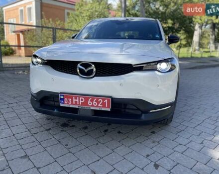Белый Мазда MX-30, объемом двигателя 0 л и пробегом 26 тыс. км за 14400 $, фото 1 на Automoto.ua