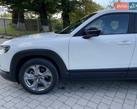 Белый Мазда MX-30, объемом двигателя 0 л и пробегом 26 тыс. км за 14400 $, фото 22 на Automoto.ua