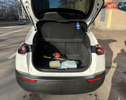 Білий Мазда MX-30, об'ємом двигуна 0 л та пробігом 41 тис. км за 14700 $, фото 9 на Automoto.ua