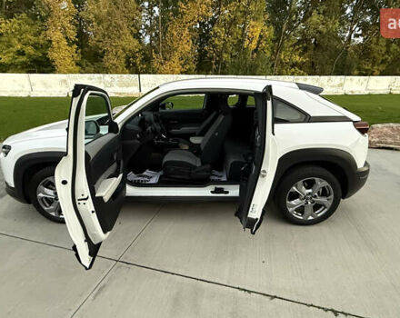 Белый Мазда MX-30, объемом двигателя 0 л и пробегом 27 тыс. км за 14700 $, фото 11 на Automoto.ua