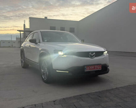 Белый Мазда MX-30, объемом двигателя 0 л и пробегом 27 тыс. км за 14700 $, фото 2 на Automoto.ua
