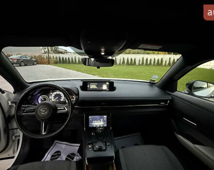 Белый Мазда MX-30, объемом двигателя 0 л и пробегом 27 тыс. км за 14700 $, фото 14 на Automoto.ua