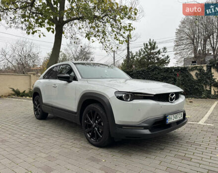 Белый Мазда MX-30, объемом двигателя 0 л и пробегом 52 тыс. км за 15000 $, фото 1 на Automoto.ua