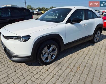 Белый Мазда MX-30, объемом двигателя 0 л и пробегом 35 тыс. км за 14000 $, фото 1 на Automoto.ua