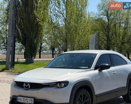 Белый Мазда MX-30, объемом двигателя 0 л и пробегом 57 тыс. км за 16500 $, фото 1 на Automoto.ua