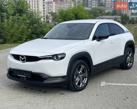 Белый Мазда MX-30, объемом двигателя 0 л и пробегом 74 тыс. км за 14599 $, фото 1 на Automoto.ua