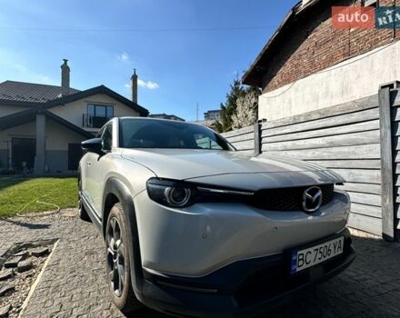 Белый Мазда MX-30, объемом двигателя 0 л и пробегом 48 тыс. км за 15000 $, фото 1 на Automoto.ua