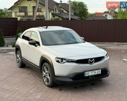 Белый Мазда MX-30, объемом двигателя 0 л и пробегом 42 тыс. км за 13840 $, фото 1 на Automoto.ua
