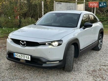 Мазда MX-30 2021 в Мукачеве на Automoto.ua Белый Мазда MX-30, объемом двигателя 0 л и пробегом 61 тыс. км за 14800 $, фото 1 на Automoto.ua
