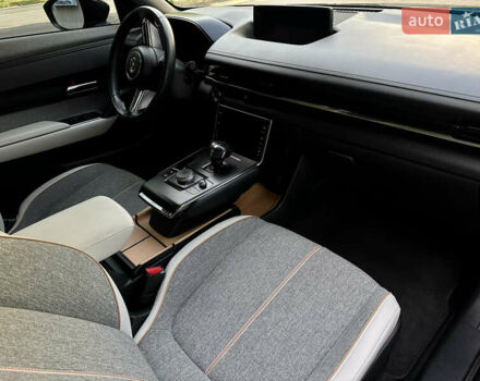 Чорний Мазда MX-30, об'ємом двигуна 0 л та пробігом 27 тис. км за 15700 $, фото 44 на Automoto.ua
