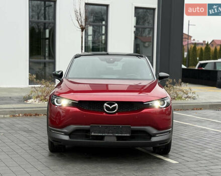 Красный Мазда MX-30, объемом двигателя 0 л и пробегом 87 тыс. км за 14400 $, фото 1 на Automoto.ua
