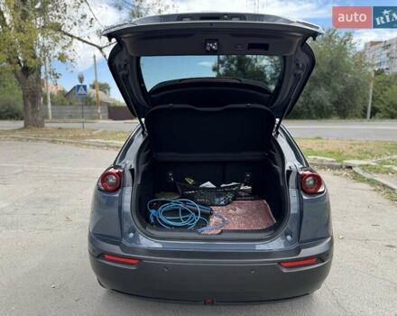 Серый Мазда MX-30, объемом двигателя 0 л и пробегом 24 тыс. км за 16800 $, фото 5 на Automoto.ua