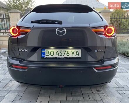 Серый Мазда MX-30, объемом двигателя 0 л и пробегом 69 тыс. км за 16000 $, фото 3 на Automoto.ua