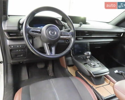 Серый Мазда MX-30, объемом двигателя 0 л и пробегом 44 тыс. км за 14300 $, фото 2 на Automoto.ua