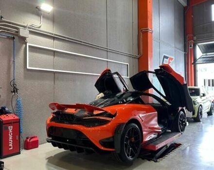 Оранжевый МакЛарен 765, объемом двигателя 3.99 л и пробегом 2 тыс. км за 484068 $, фото 1 на Automoto.ua
